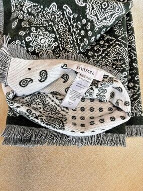 Stetson Reversible Paisley / Bandana Print Scarf NWOT